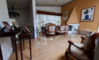 Casa de oportunidad en Conocoto con 5 dormitorios y piscina cubierta