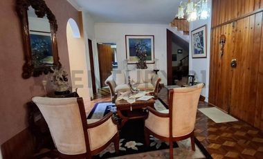 Casa de oportunidad en Conocoto con 5 dormitorios y piscina cubierta