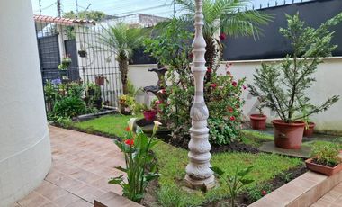 Casa de oportunidad en Conocoto con 5 dormitorios y piscina cubierta