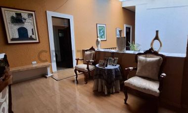 Casa de oportunidad en Conocoto con 5 dormitorios y piscina cubierta