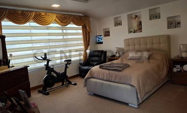 Casa de oportunidad en Conocoto con 5 dormitorios y piscina cubierta