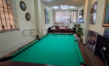 Casa de oportunidad en Conocoto con 5 dormitorios y piscina cubierta