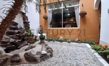 Casa de oportunidad en Conocoto con 5 dormitorios y piscina cubierta