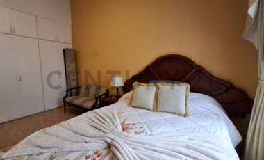 Casa de oportunidad en Conocoto con 5 dormitorios y piscina cubierta