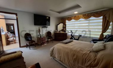 Casa de oportunidad en Conocoto con 5 dormitorios y piscina cubierta