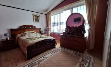 Casa de oportunidad en Conocoto con 5 dormitorios y piscina cubierta