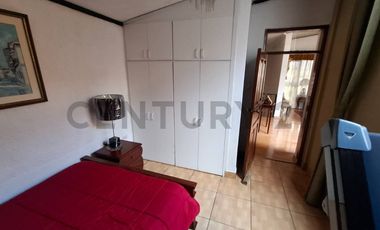 Casa de oportunidad en Conocoto con 5 dormitorios y piscina cubierta