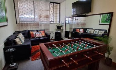 Casa de oportunidad en Conocoto con 5 dormitorios y piscina cubierta