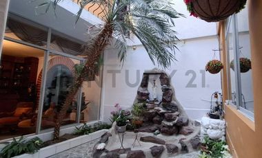 Casa de oportunidad en Conocoto con 5 dormitorios y piscina cubierta