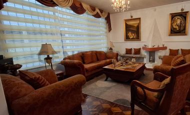 Casa de oportunidad en Conocoto con 5 dormitorios y piscina cubierta