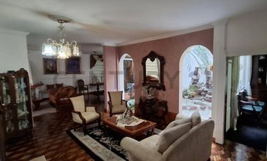 Casa de oportunidad en Conocoto con 5 dormitorios y piscina cubierta