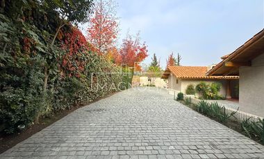 Casa en Arriendo en Quinchamali, Las Condes