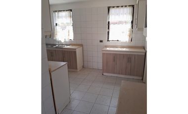 SE ARRIENDA HERMOSA CASA SECTOR LA COLINA CERCANA  A SCUOLA ITALIANA