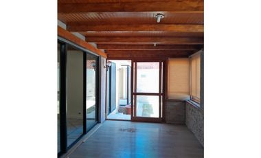 SE ARRIENDA HERMOSA CASA SECTOR LA COLINA CERCANA  A SCUOLA ITALIANA