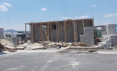 Casa en Biogrand Juriquilla con 3 recamaras, baños, cocina integral estacionamiento para 2 autos, balcón