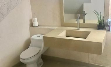 Portones de Gran Jardín, Magnifica residencia ubicada en calle cerrada