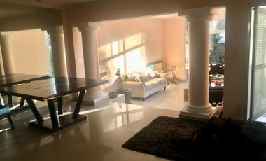 Portones de Gran Jardín, Magnifica residencia ubicada en calle cerrada