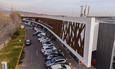 Local Comercial en Arriendo en Camino el Alba 11969, Las Condes.