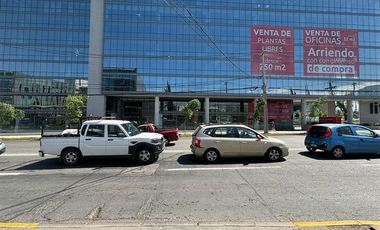 Local Comercial en Arriendo en Raúl Labbé 12650, Lo Barnechea