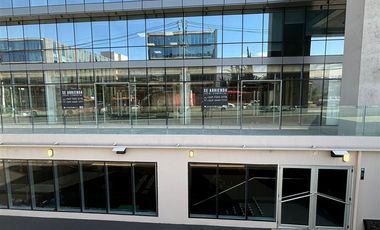 Local Comercial en Arriendo en Raúl Labbé 12650, Lo Barnechea