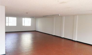 OFICINA O LOCAL EN EXCELENTE UBICACION CERCA A ALCALDIA PUENTE ARANDA