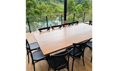 Casa en venta de dos niveles en El Peñol - La Cristalina