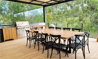 Casa en venta de dos niveles en El Peñol - La Cristalina