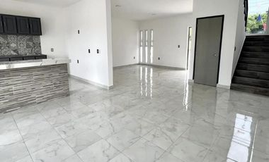 Venta de casa moderna para estrenar, a 5 minutos de Liverpool