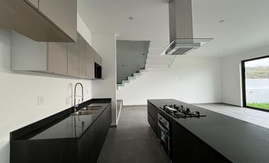 CASA EN PASEO DEL PARQUE, TRES MARÍAS