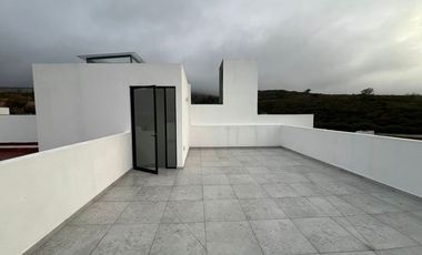 CASA EN PASEO DEL PARQUE, TRES MARÍAS