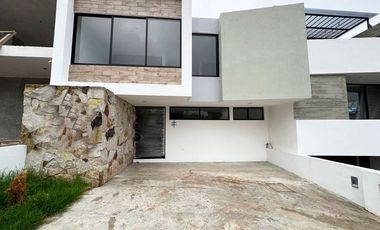 CASA EN PASEO DEL PARQUE, TRES MARÍAS