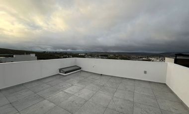 CASA EN PASEO DEL PARQUE, TRES MARÍAS