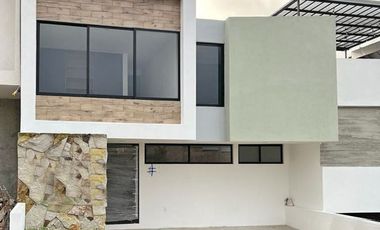 CASA EN PASEO DEL PARQUE, TRES MARÍAS