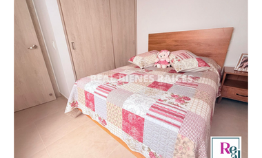 Vendo hermosa casa medianera en unidad cerrada.