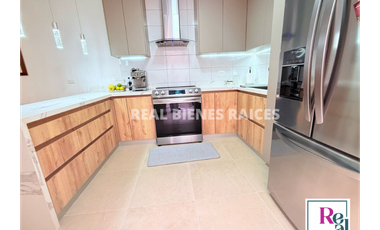 Vendo hermosa casa medianera en unidad cerrada.