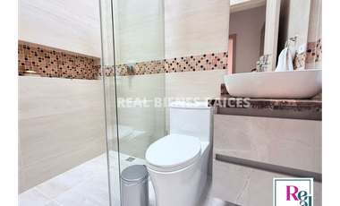 Vendo hermosa casa medianera en unidad cerrada.