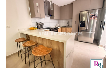 Vendo hermosa casa medianera en unidad cerrada.