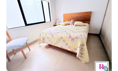 Vendo hermosa casa medianera en unidad cerrada.