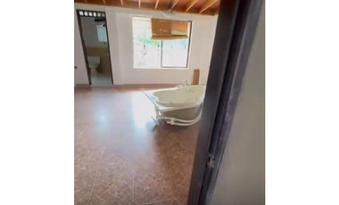 SE VENDE PRIMER PISO ES PROPIEDAD HORIZONTAL