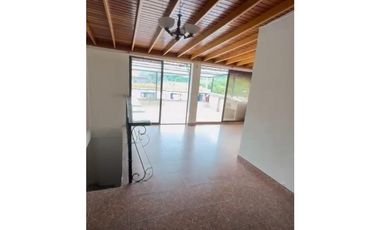 SE VENDE PRIMER PISO ES PROPIEDAD HORIZONTAL