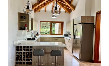 Hermosa casa en venta El Carmen de Viboral (JS)