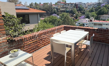 “Casa en venta en Ahuehuetes Sur con jardín, cava, gimnasio y vista arbolada | C