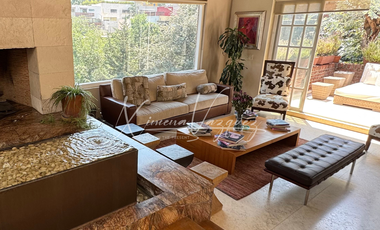 “Casa en venta en Ahuehuetes Sur con jardín, cava, gimnasio y vista arbolada | C