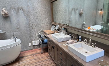 “Casa en venta en Ahuehuetes Sur con jardín, cava, gimnasio y vista arbolada | C