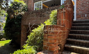 “Casa en venta en Ahuehuetes Sur con jardín, cava, gimnasio y vista arbolada | C