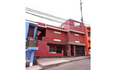 CHORRILLOS - VENTA CASA COMO TERRENO - ÁREA 262 m2
