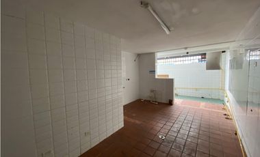 OBARRIO / TERRENO COMERCIAL DE ESQUINA CON CASA  / 1470M