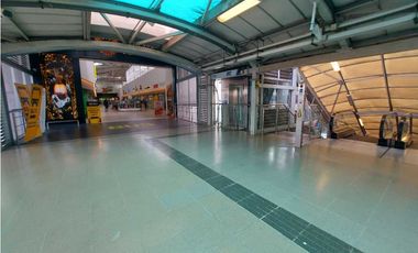 ALQUILER LOCAL EN PLAZA, CONEXION AL METRO, BUSES Y TAXIS