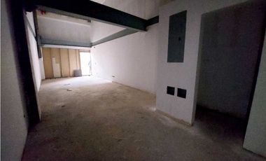 ALQUILER LOCAL EN PLAZA, CONEXION AL METRO, BUSES Y TAXIS