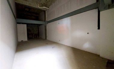 ALQUILER LOCAL EN PLAZA, CONEXION AL METRO, BUSES Y TAXIS